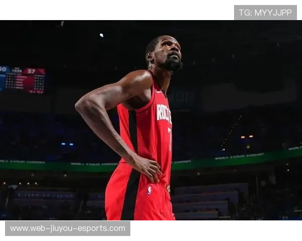 NBA火箭小将强突两个防守人打板命中 NBA火箭小将强突两个防守人打板命中